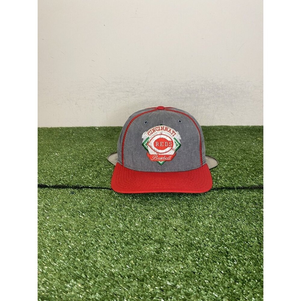 Vintage Cincinnati Reds hat cap snap back gray red The Game 90s mens